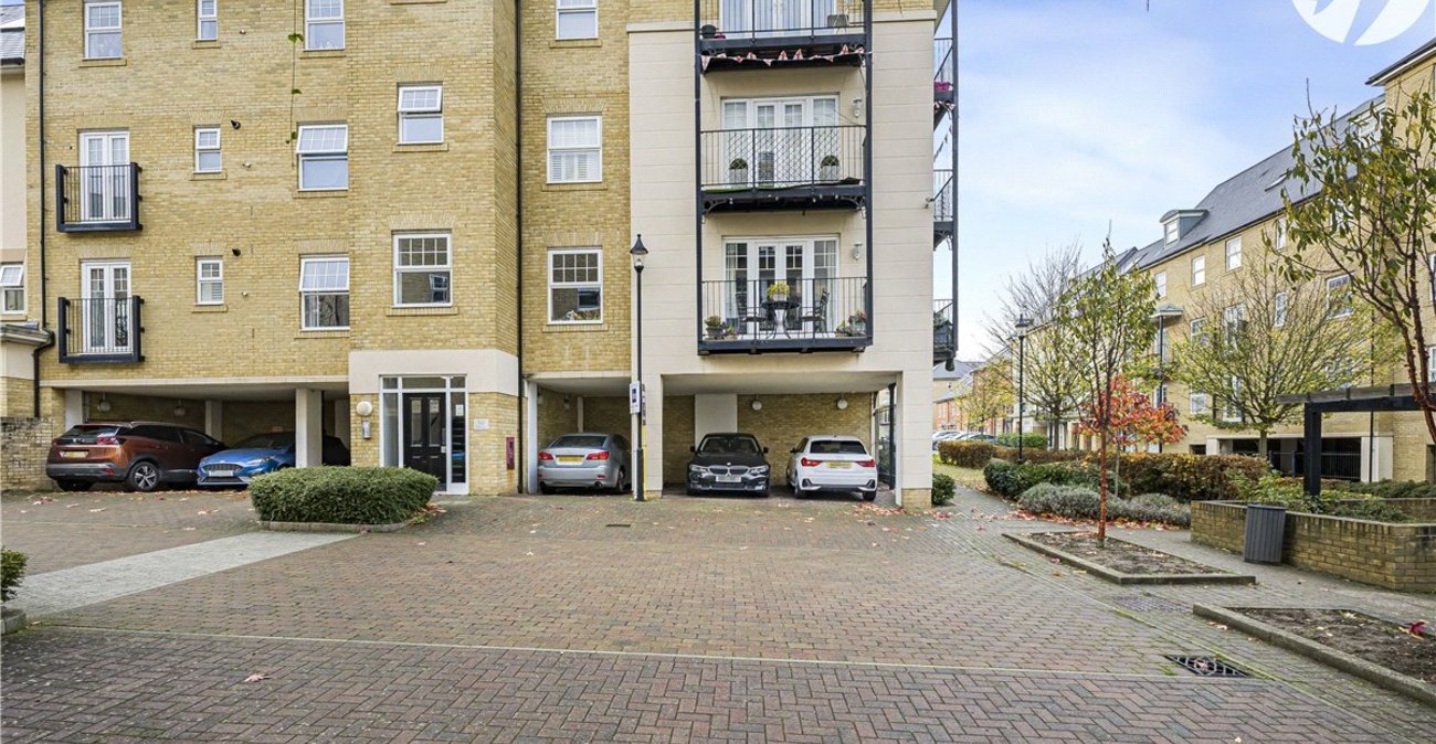 2 bedroom property for sale in Bromley | Robinson Jackson