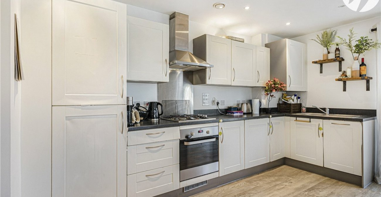 2 bedroom property for sale in Bromley | Robinson Jackson