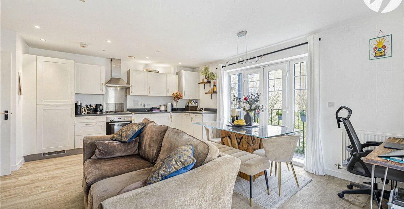 2 bedroom property for sale in Bromley | Robinson Jackson