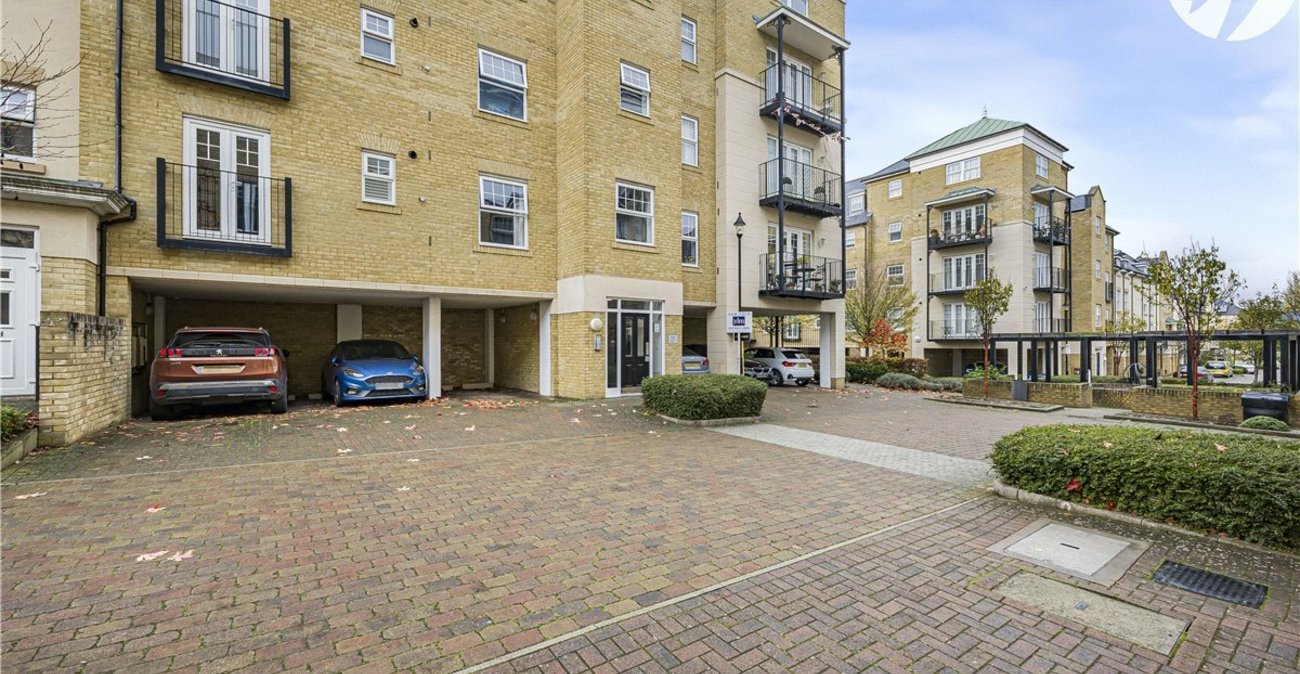 2 bedroom property for sale in Bromley | Robinson Jackson