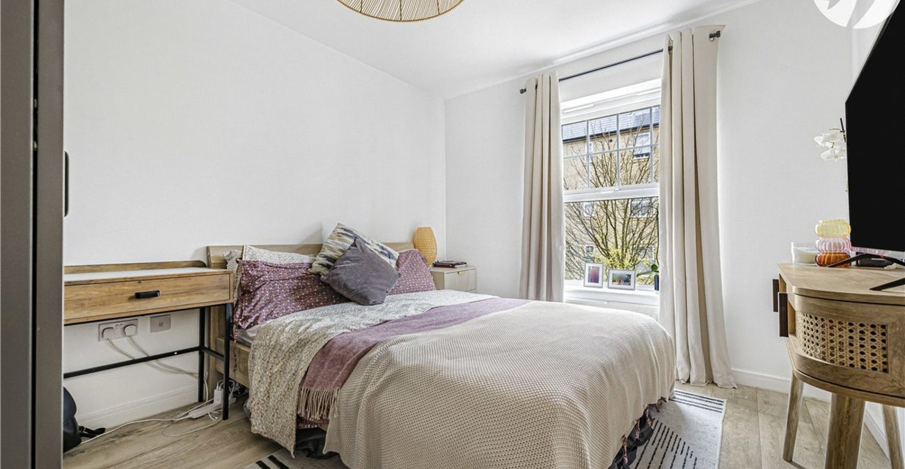 2 bedroom property for sale in Bromley | Robinson Jackson