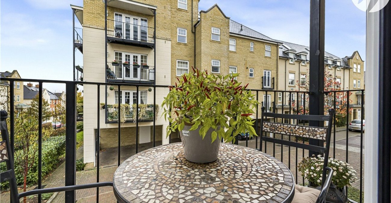 2 bedroom property for sale in Bromley | Robinson Jackson