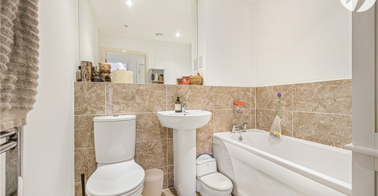 2 bedroom property for sale in Bromley | Robinson Jackson