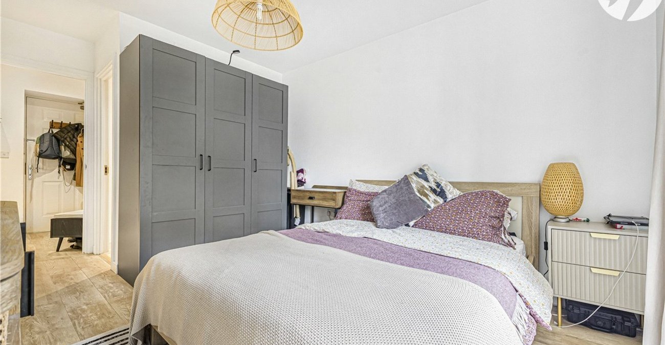 2 bedroom property for sale in Bromley | Robinson Jackson