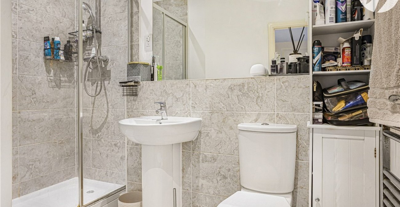 2 bedroom property for sale in Bromley | Robinson Jackson