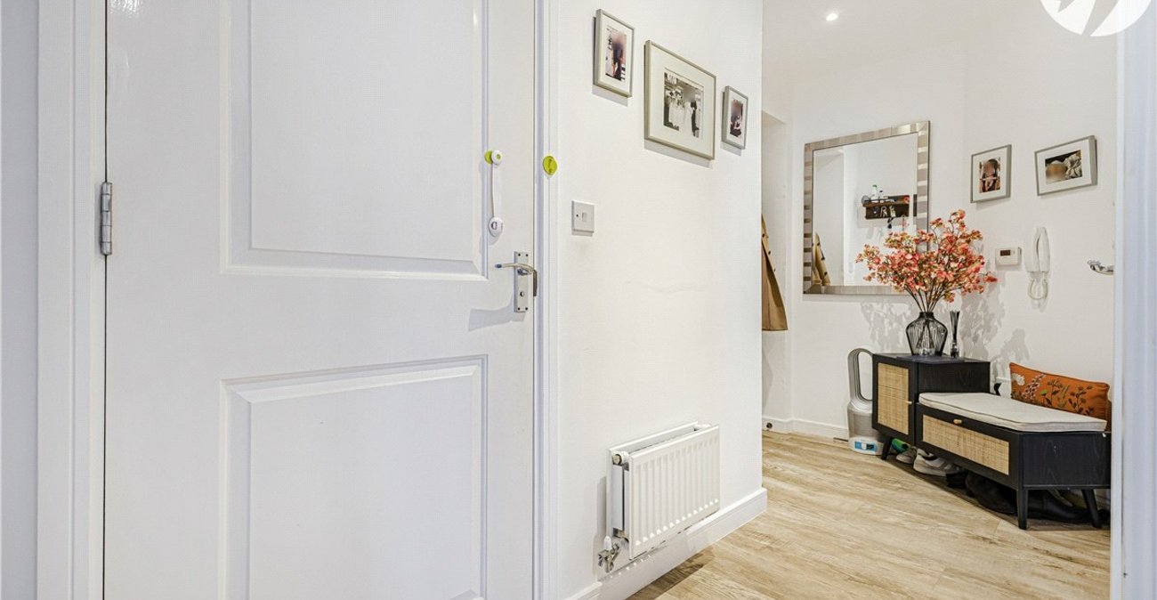 2 bedroom property for sale in Bromley | Robinson Jackson