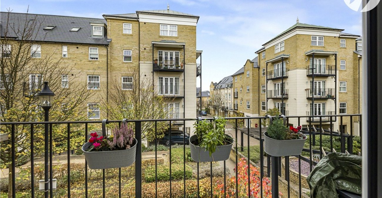 2 bedroom property for sale in Bromley | Robinson Jackson