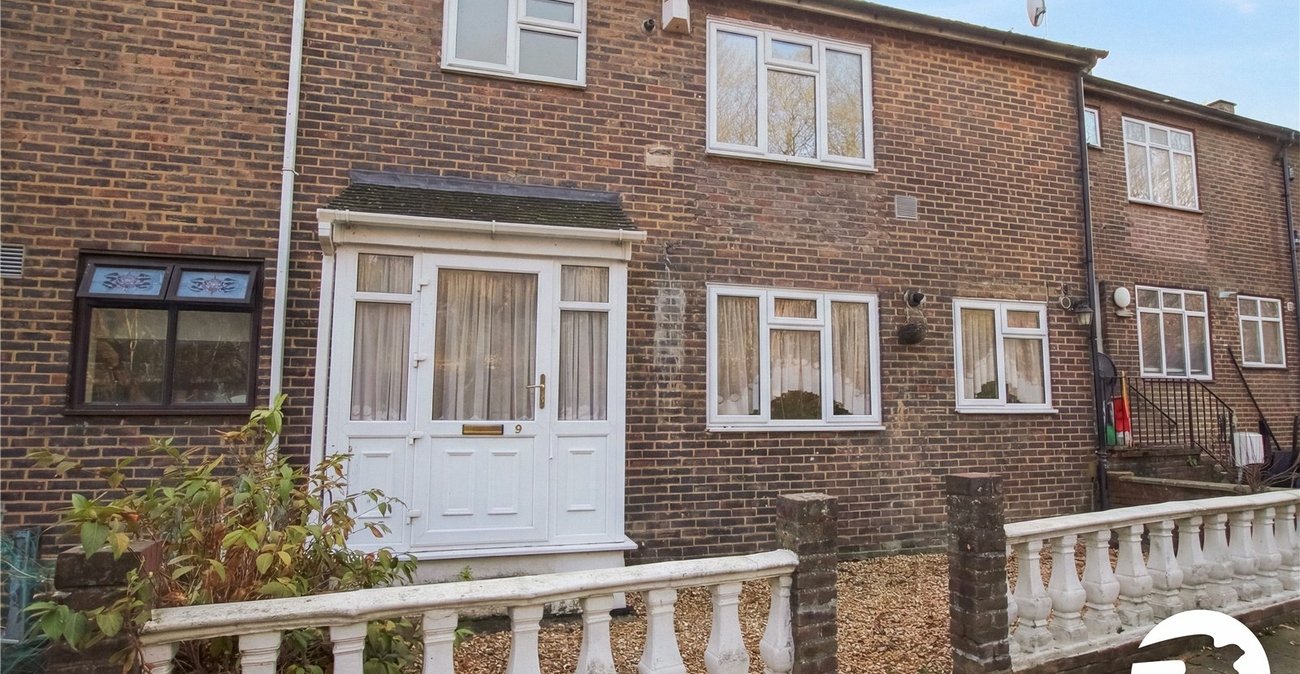 4 bedroom house for sale in Plumstead Common | Robinson Jackson