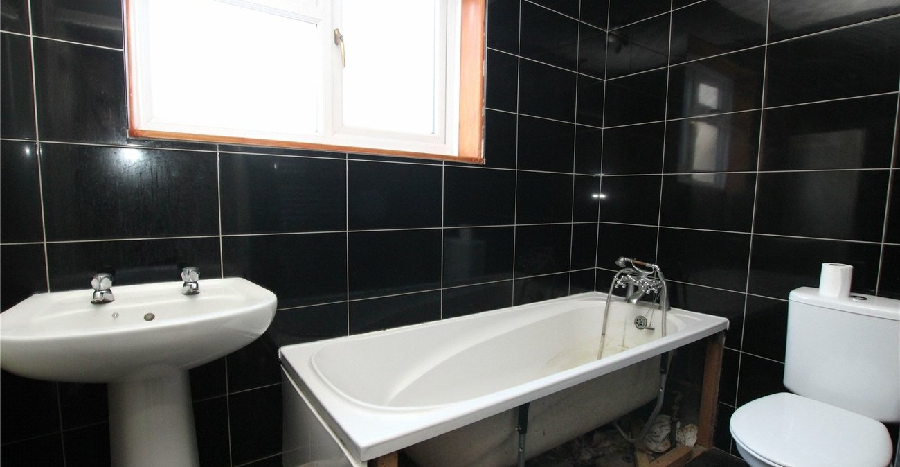 4 bedroom house for sale in Plumstead Common | Robinson Jackson