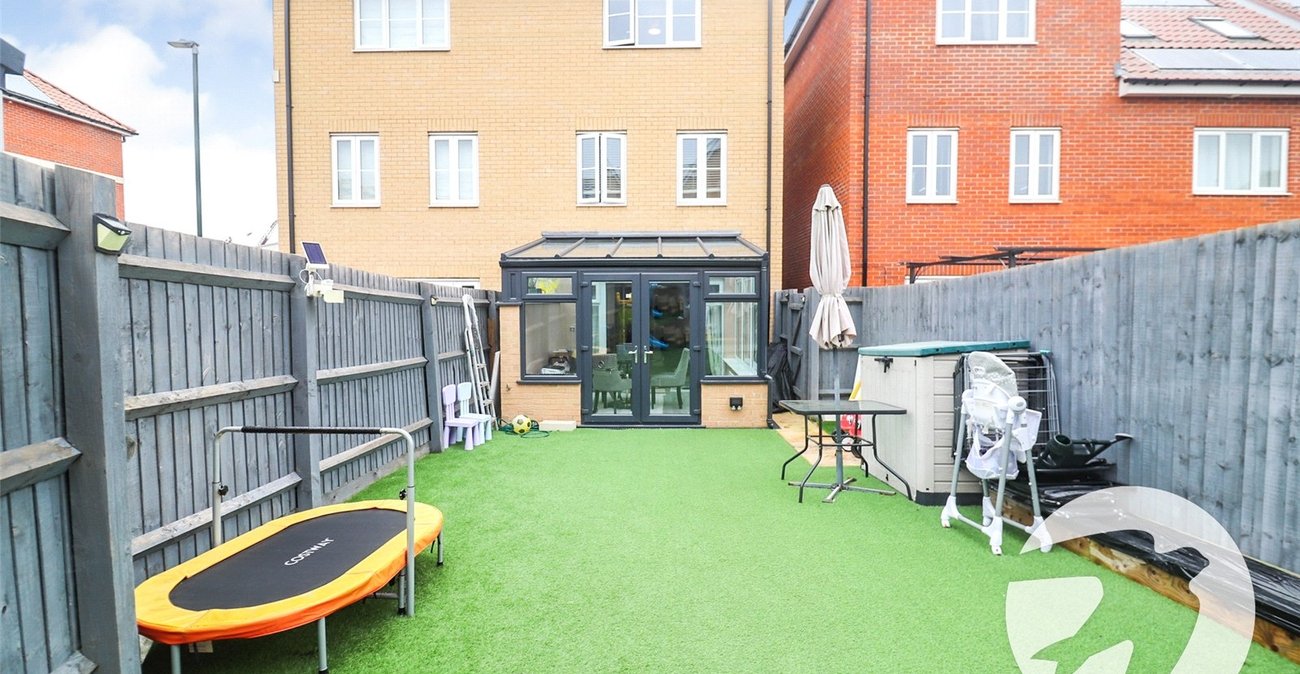 4 bedroom house for sale in Erith | Robinson Jackson