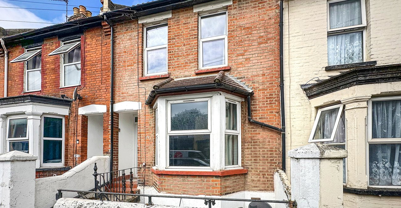 2 bedroom property for sale in Gillingham | Robinson Michael & Jackson