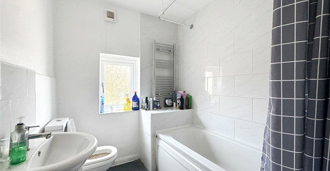 2 bedroom property for sale in Gillingham | Robinson Michael & Jackson