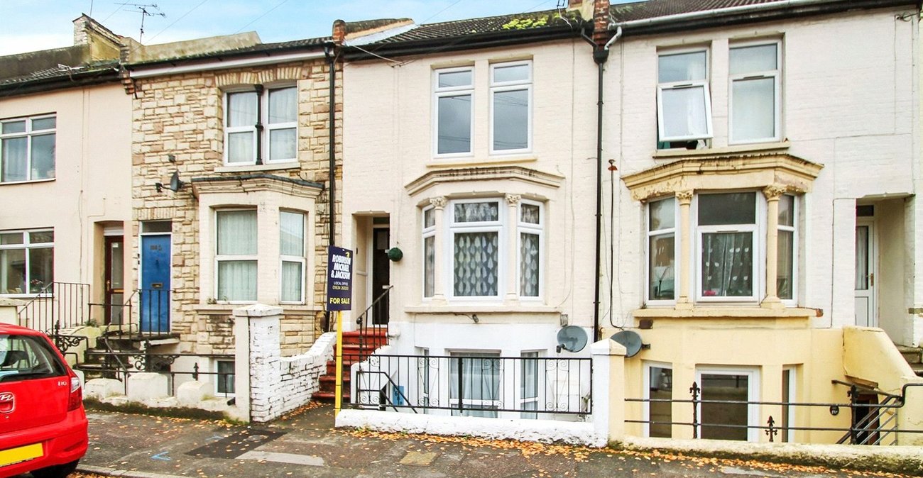 2 bedroom property for sale in Gillingham | Robinson Michael & Jackson