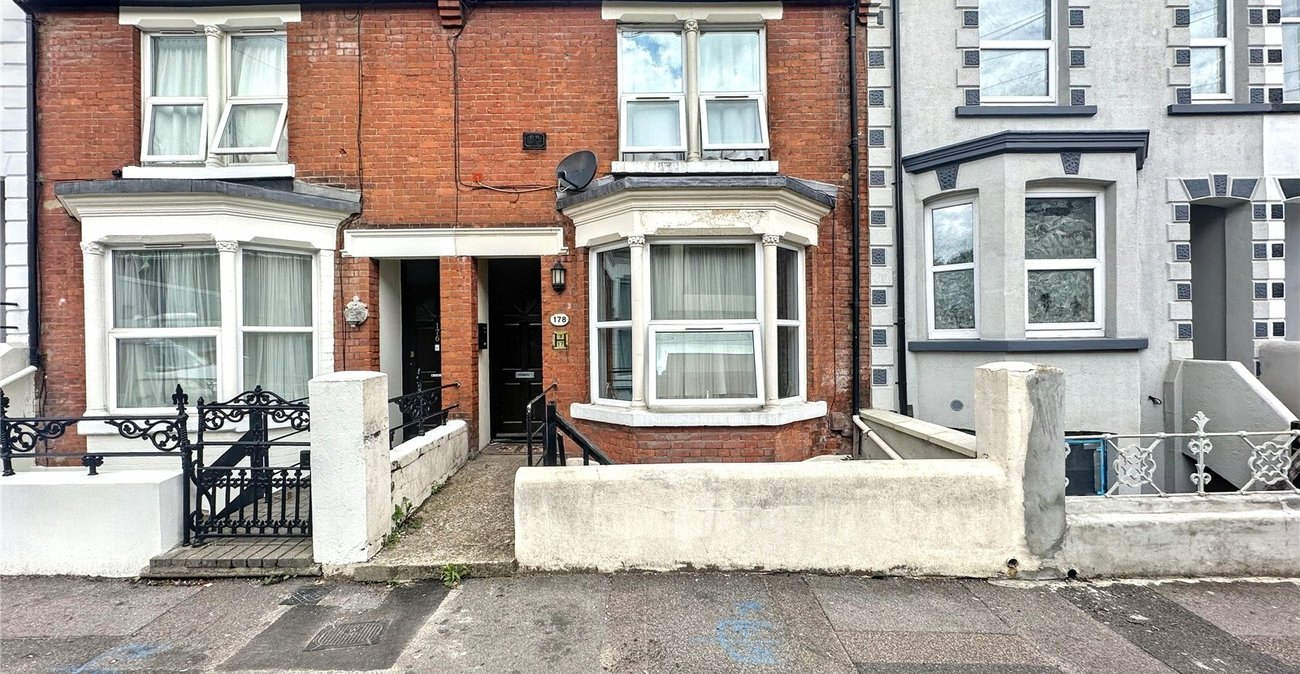 1 bedroom property for sale in Gillingham | Robinson Michael & Jackson