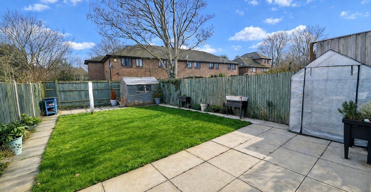 3 bedroom house for sale in London | Robinson Jackson