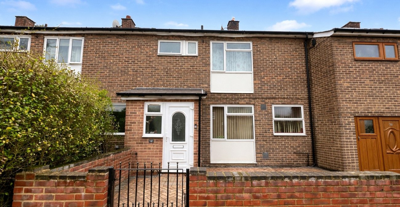 3 bedroom house for sale in London | Robinson Jackson