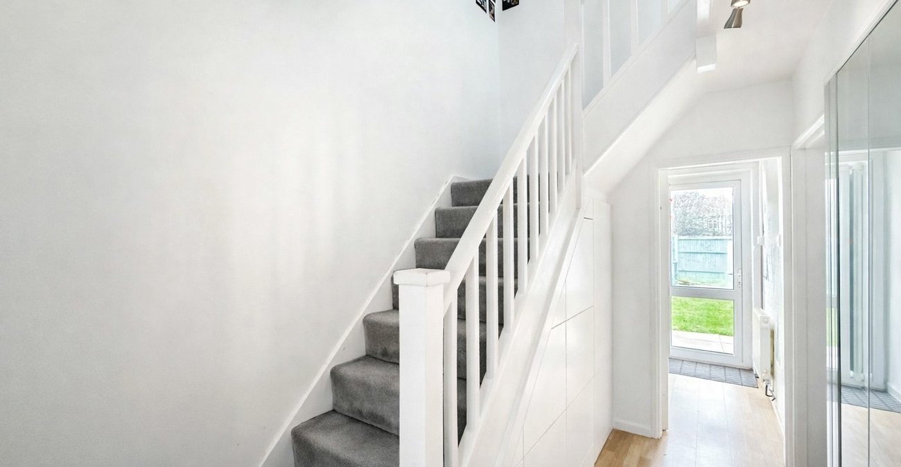 3 bedroom house for sale in London | Robinson Jackson