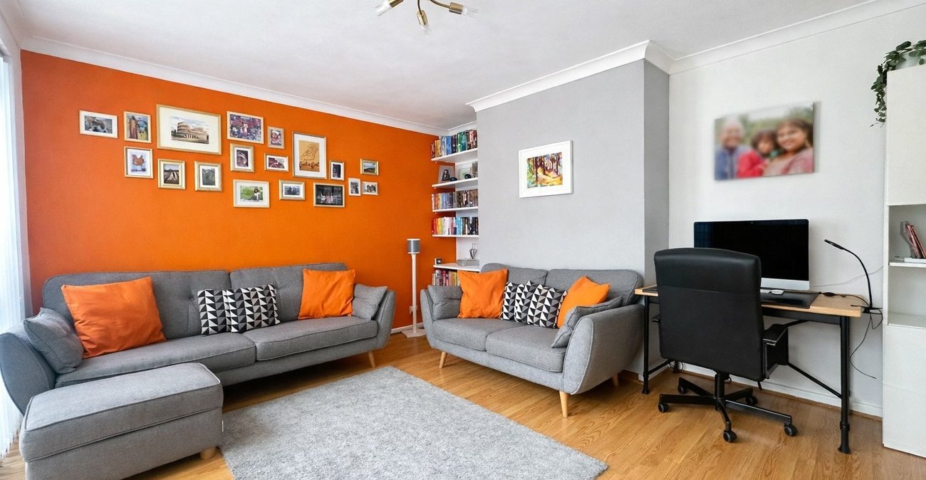 3 bedroom house for sale in London | Robinson Jackson