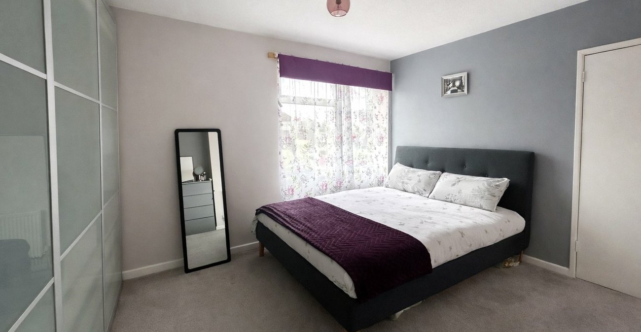 3 bedroom house for sale in London | Robinson Jackson