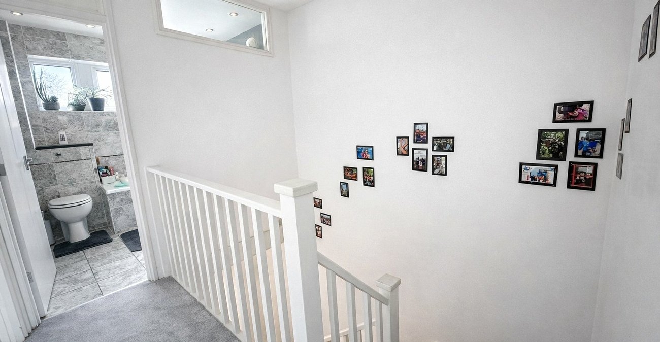 3 bedroom house for sale in London | Robinson Jackson