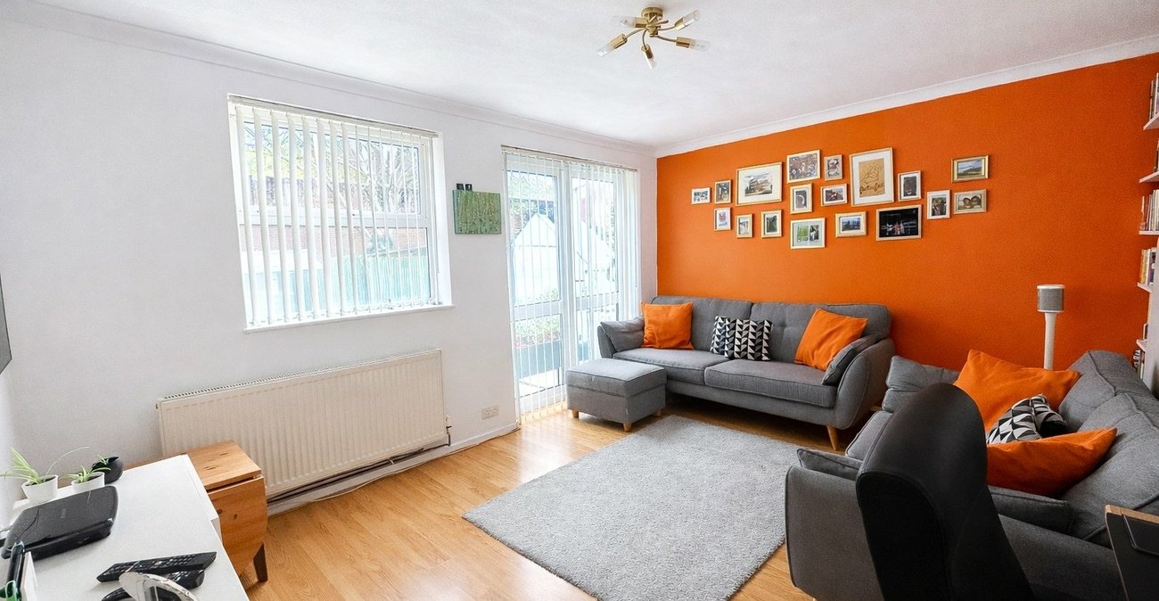3 bedroom house for sale in London | Robinson Jackson