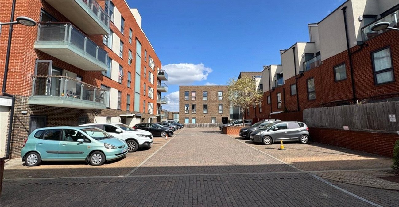 2 bedroom property for sale in St Mary Cray | Robinson Jackson