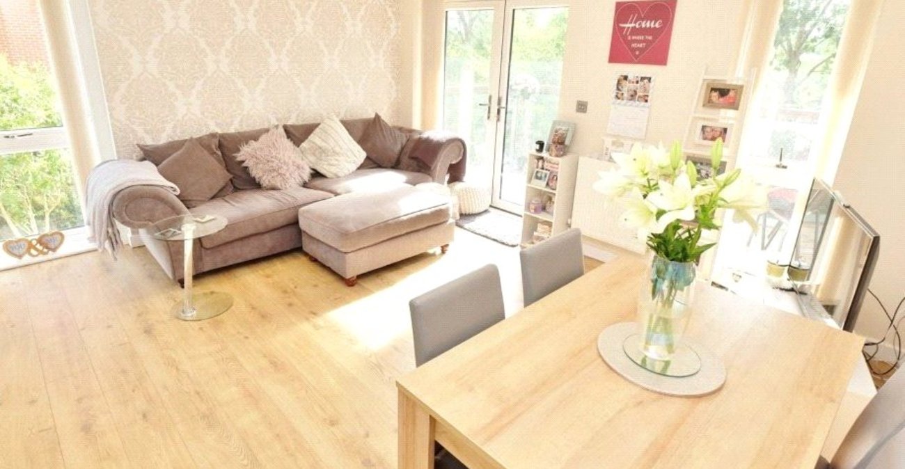 2 bedroom property for sale in St Mary Cray | Robinson Jackson