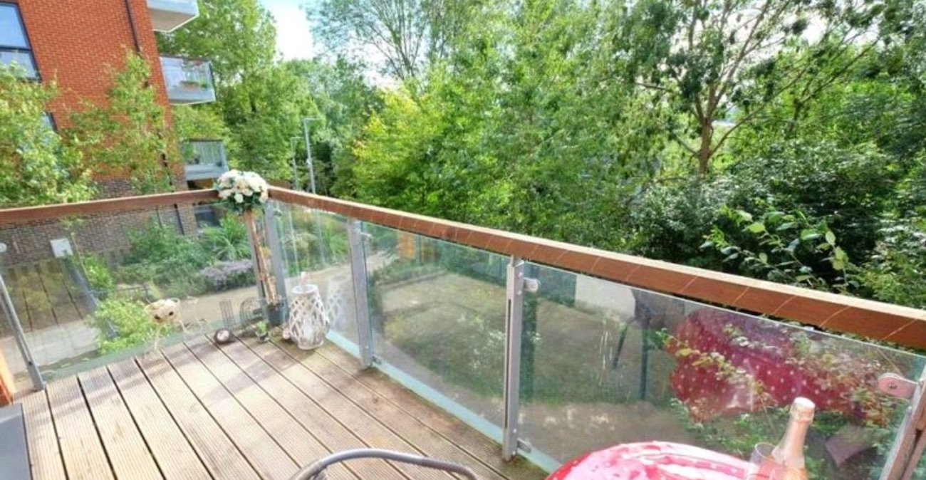 2 bedroom property for sale in St Mary Cray | Robinson Jackson