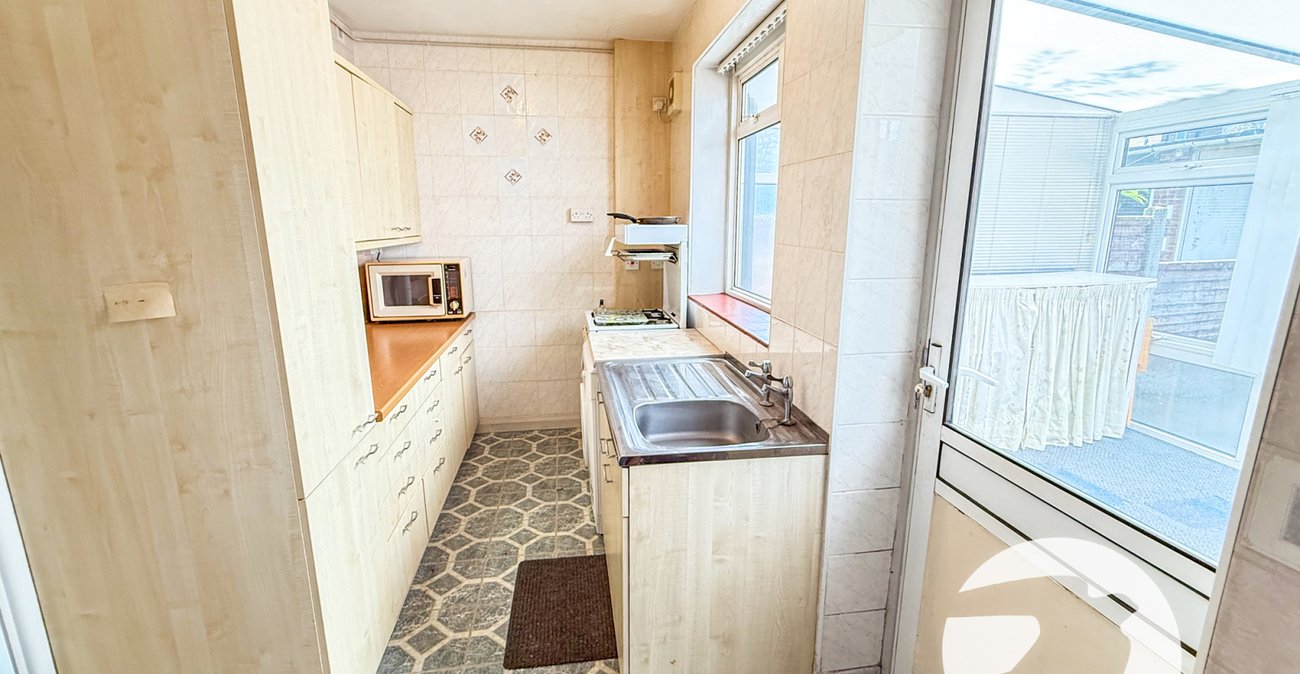 2 bedroom house for sale in London | Robinson Jackson
