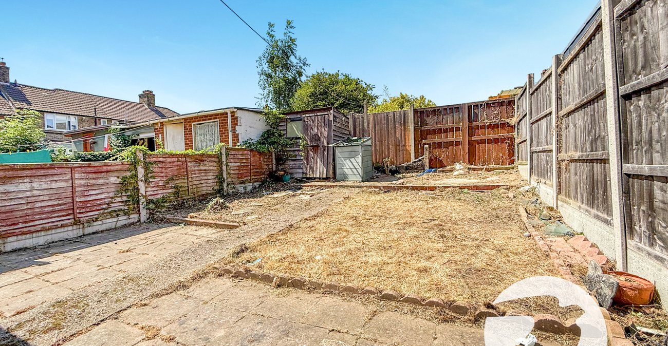 2 bedroom house for sale in London | Robinson Jackson