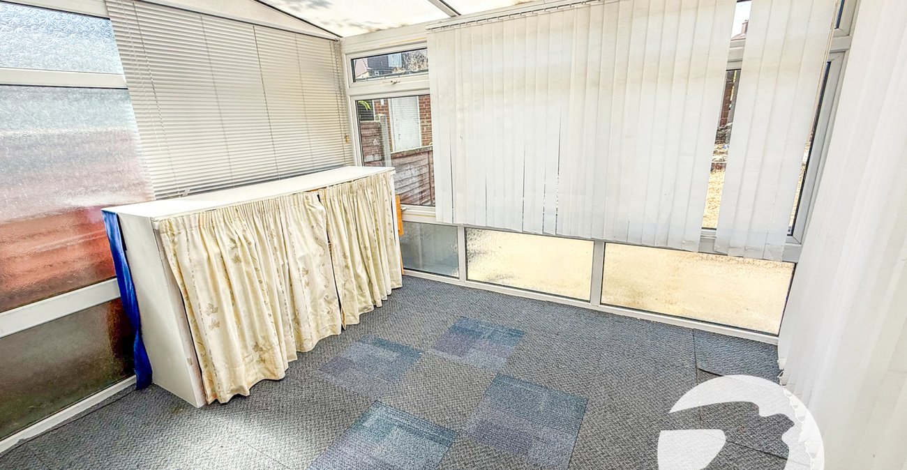 2 bedroom house for sale in London | Robinson Jackson