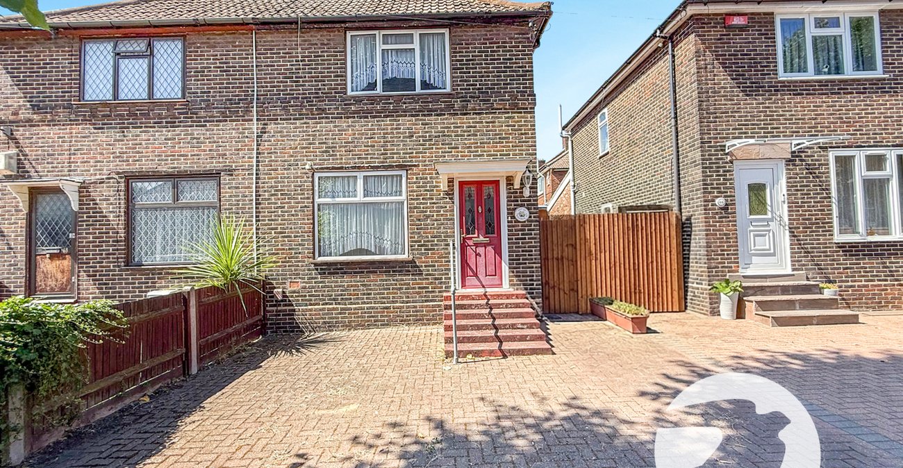 2 bedroom house for sale in London | Robinson Jackson