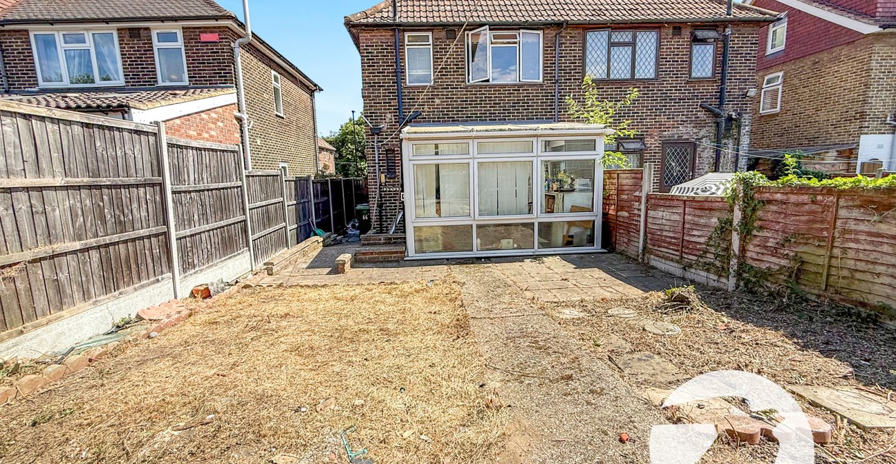 2 bedroom house for sale in London | Robinson Jackson