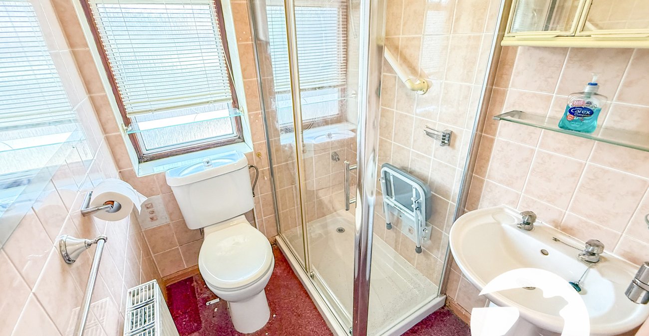 2 bedroom house for sale in London | Robinson Jackson