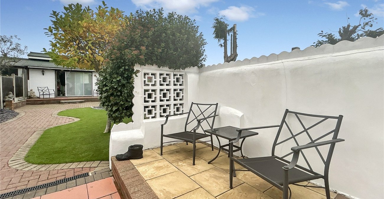 2 bedroom house for sale in Sidcup | Robinson Jackson