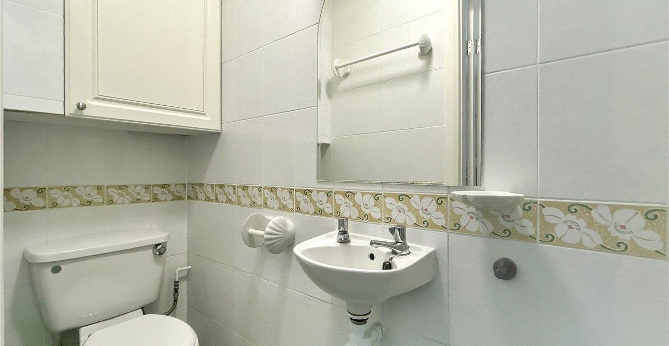 2 bedroom house for sale in Sidcup | Robinson Jackson