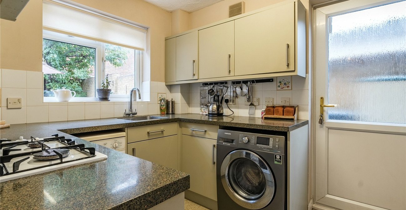 3 bedroom house for sale in London | Robinson Jackson