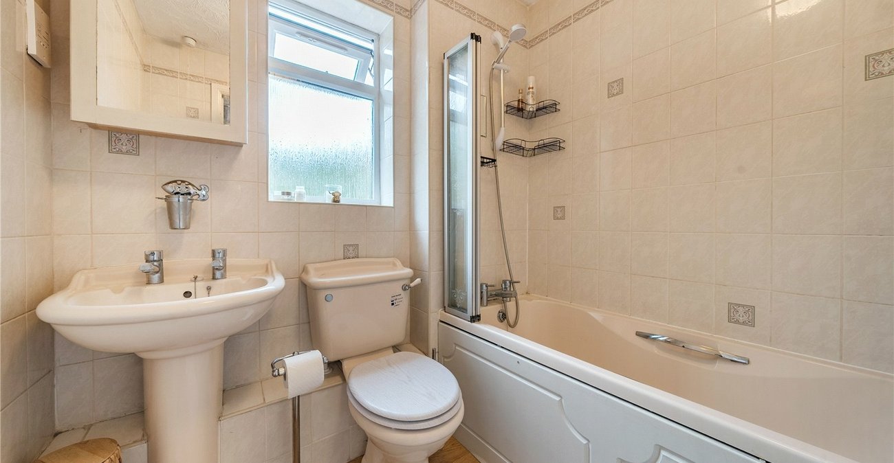 3 bedroom house for sale in London | Robinson Jackson