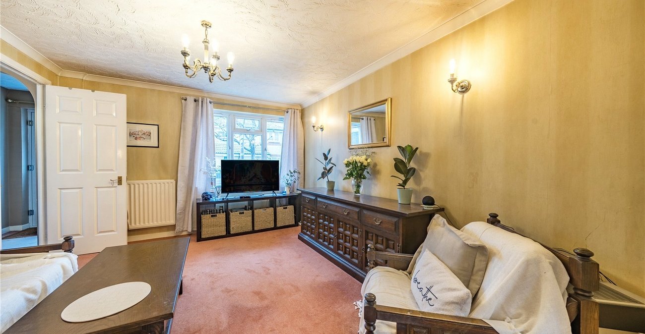 3 bedroom house for sale in London | Robinson Jackson