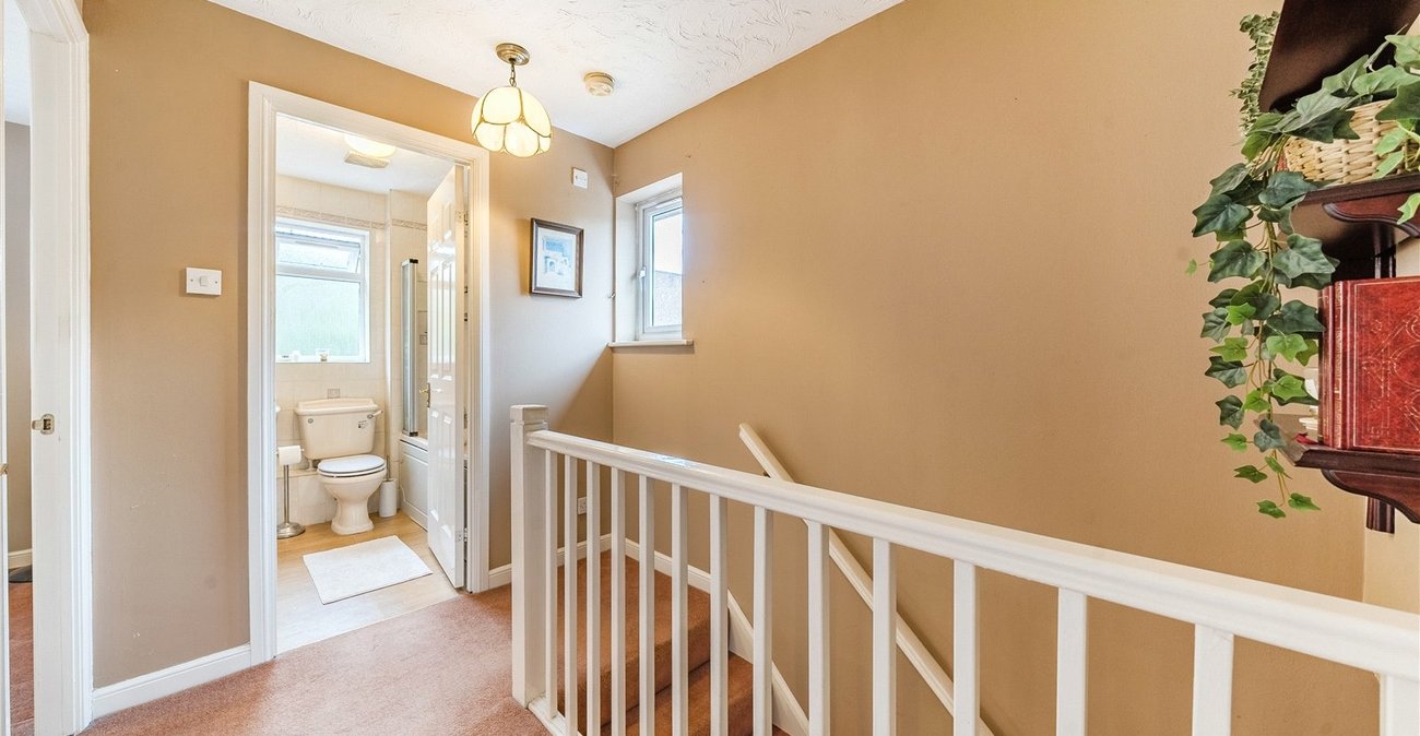 3 bedroom house for sale in London | Robinson Jackson