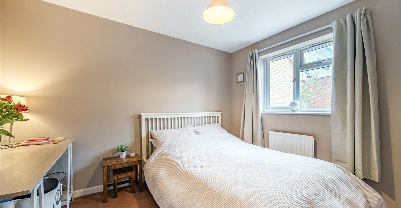 3 bedroom house for sale in London | Robinson Jackson