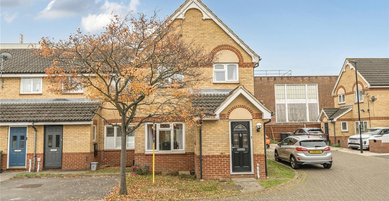 3 bedroom house for sale in London | Robinson Jackson