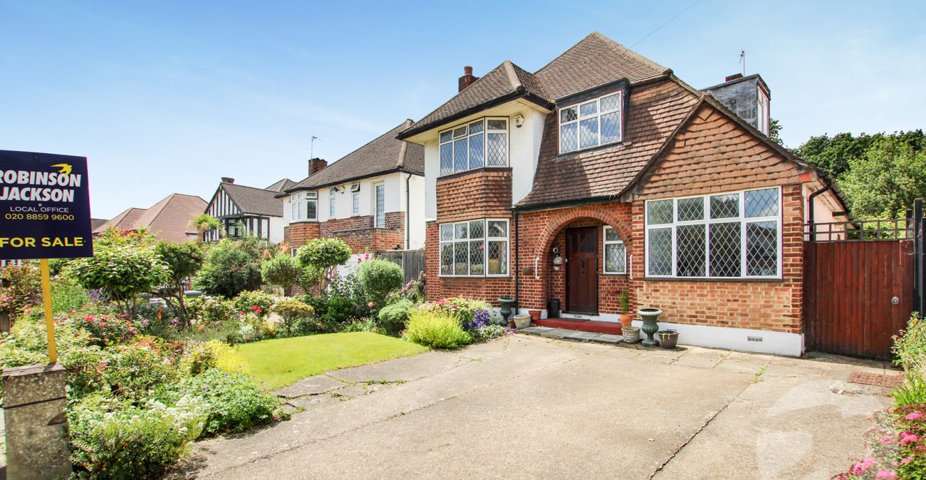 4 bedroom house for sale in London | Robinson Jackson