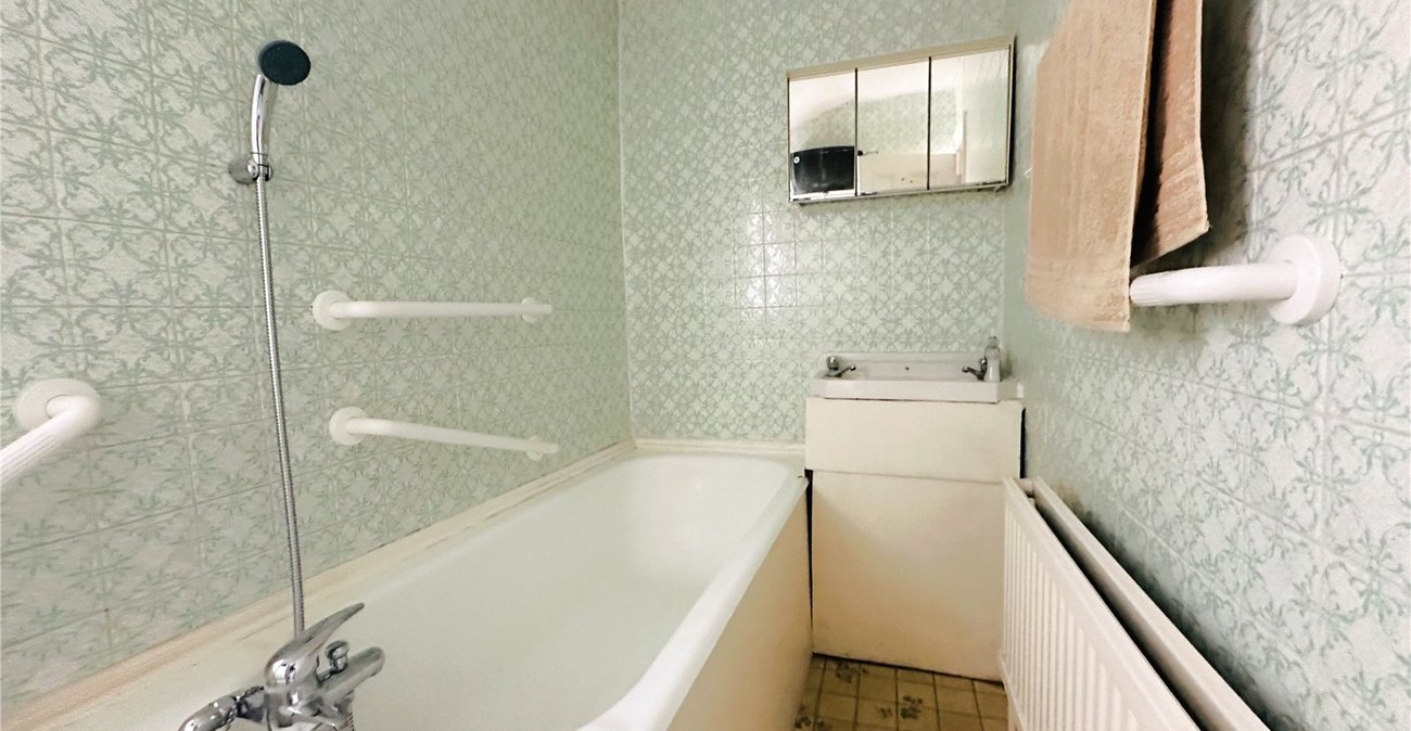 3 bedroom house for sale in London | Robinson Jackson