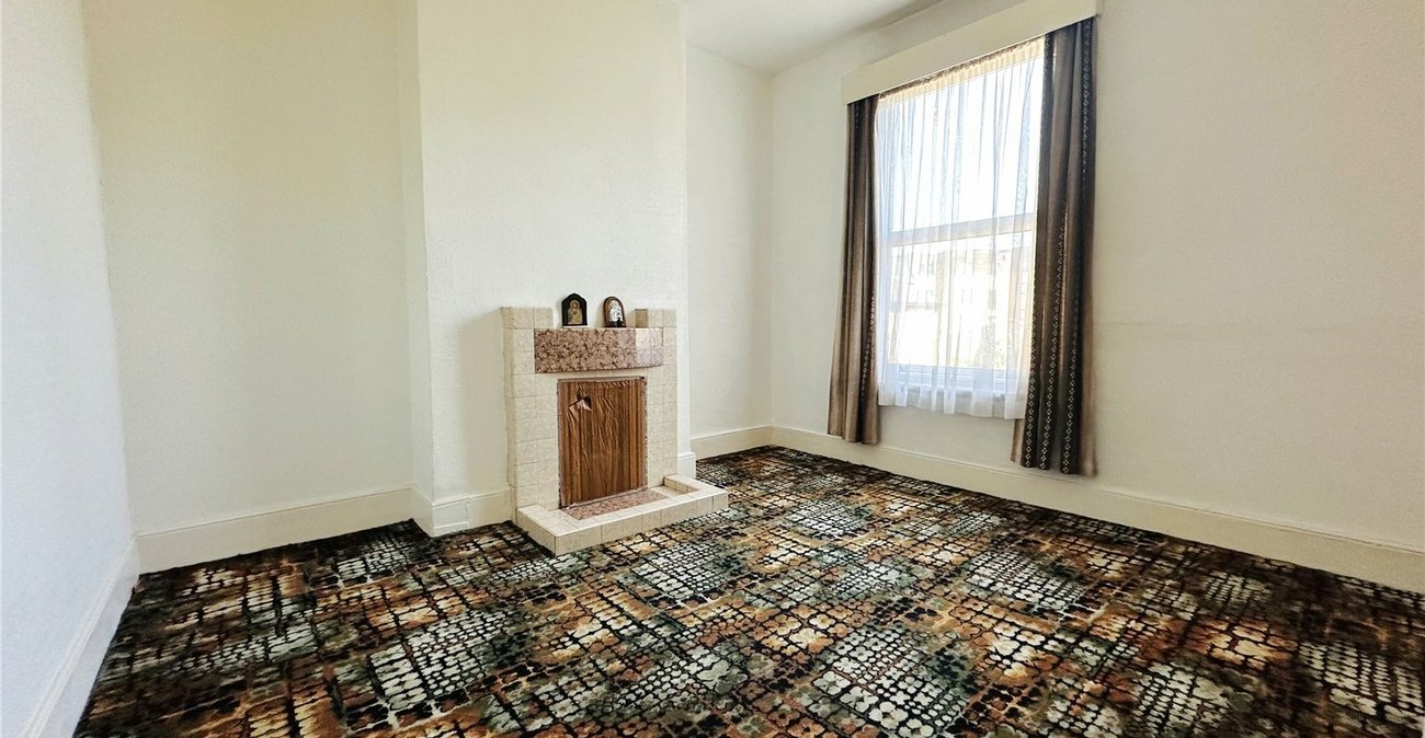 3 bedroom house for sale in London | Robinson Jackson