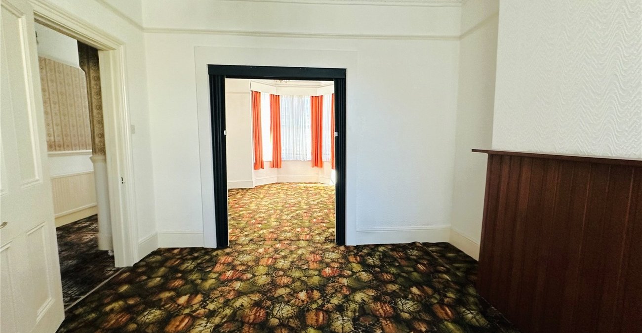 3 bedroom house for sale in London | Robinson Jackson