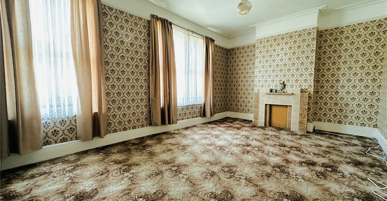 3 bedroom house for sale in London | Robinson Jackson