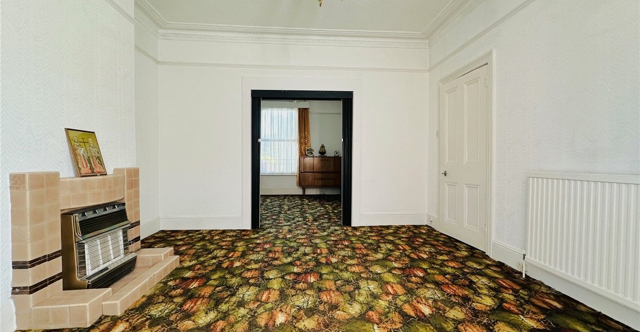 3 bedroom house for sale in London | Robinson Jackson