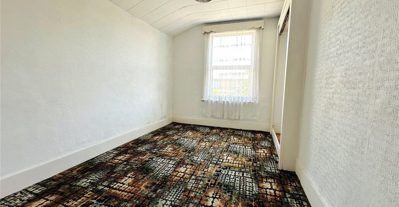 3 bedroom house for sale in London | Robinson Jackson