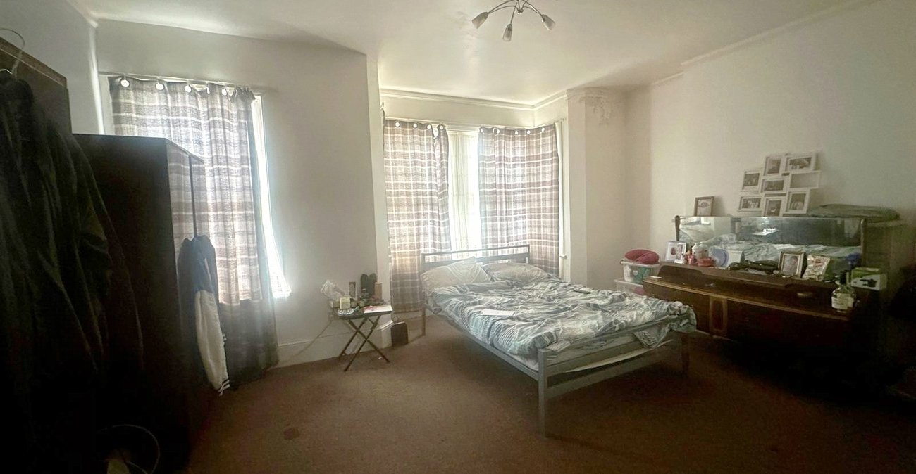 4 bedroom house for sale in London | Robinson Jackson